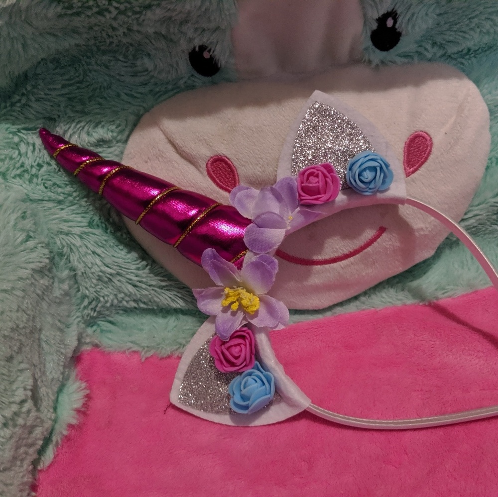 White and pink hair unicorn accessories